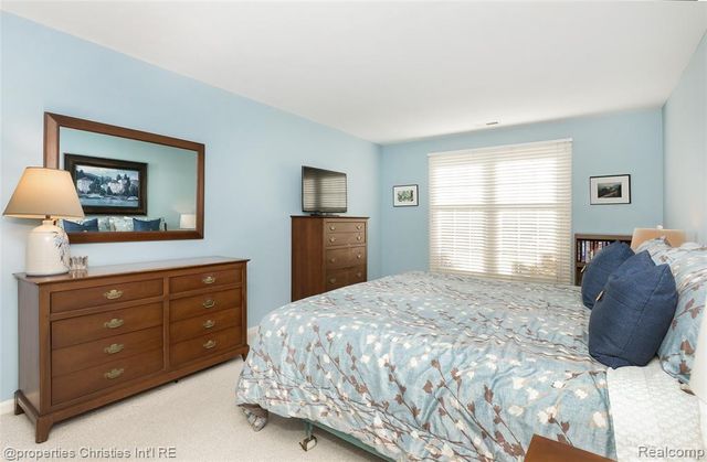 19710 W 13 Mile Road 101, Beverly Hills, MI 48025