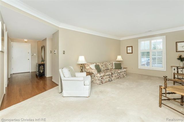 19710 W 13 Mile Road 101, Beverly Hills, MI 48025