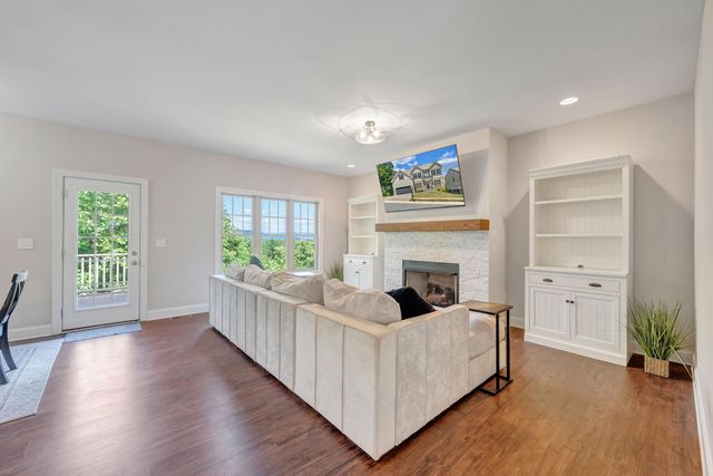 6880 Linn Cove CT, Roanoke, VA 24018