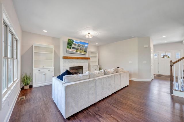 6880 Linn Cove CT, Roanoke, VA 24018