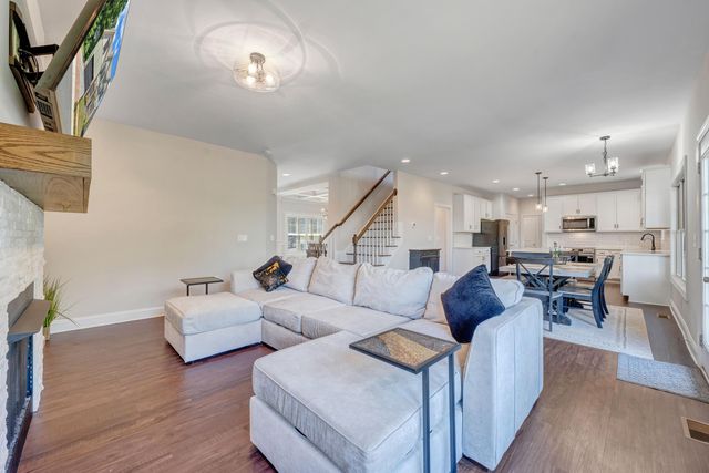 6880 Linn Cove CT, Roanoke, VA 24018