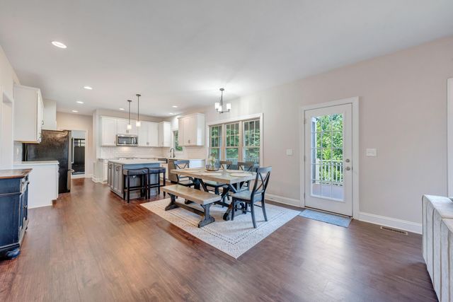 6880 Linn Cove CT, Roanoke, VA 24018