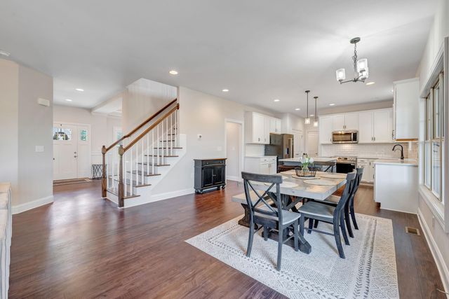 6880 Linn Cove CT, Roanoke, VA 24018