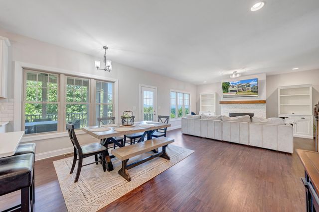 6880 Linn Cove CT, Roanoke, VA 24018