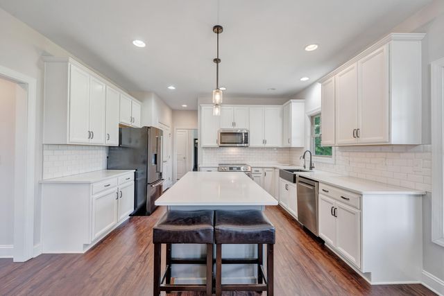 6880 Linn Cove CT, Roanoke, VA 24018