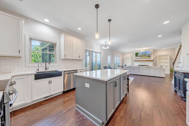 6880 Linn Cove CT, Roanoke, VA 24018