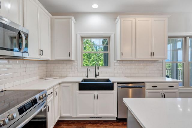 6880 Linn Cove CT, Roanoke, VA 24018