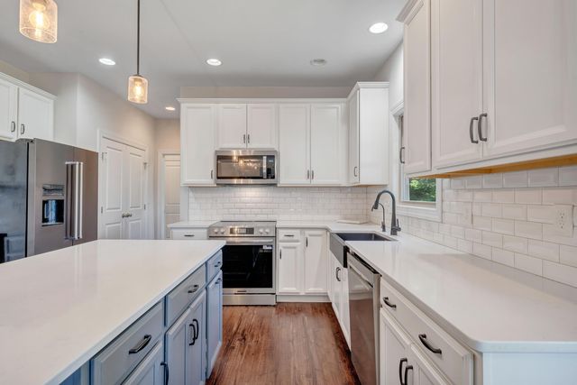 6880 Linn Cove CT, Roanoke, VA 24018