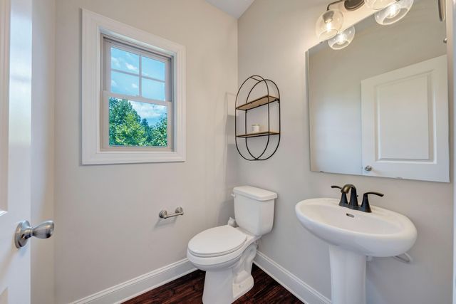 6880 Linn Cove CT, Roanoke, VA 24018