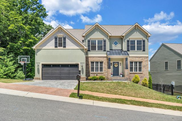 6880 Linn Cove CT, Roanoke, VA 24018