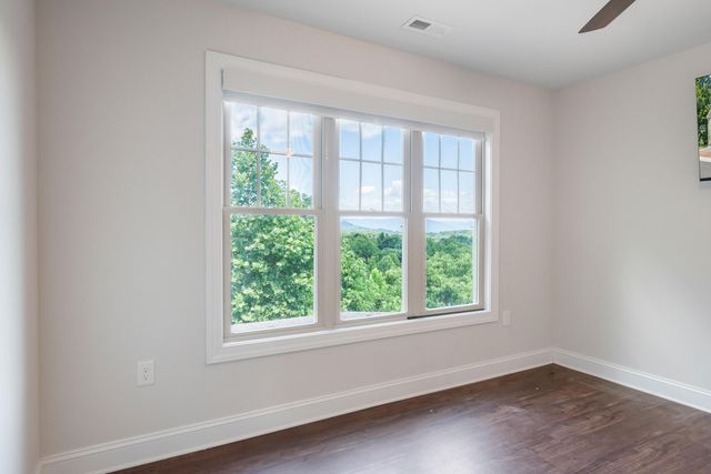 6880 Linn Cove CT, Roanoke, VA 24018