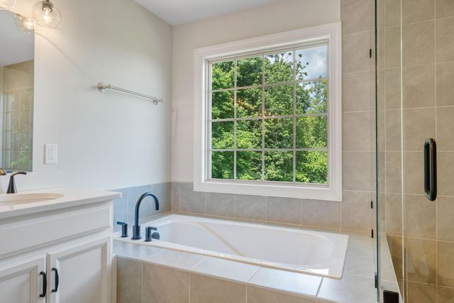 6880 Linn Cove CT, Roanoke, VA 24018