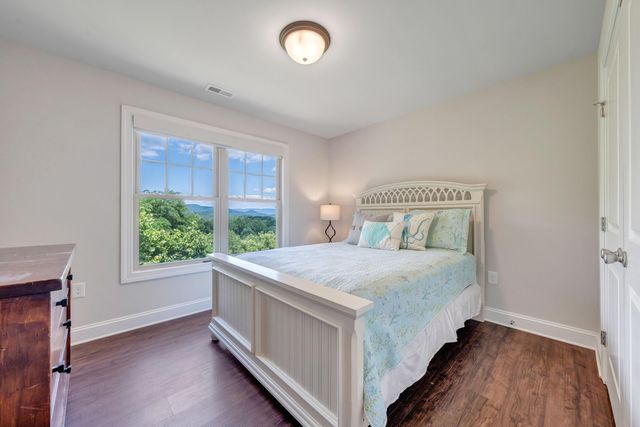 6880 Linn Cove CT, Roanoke, VA 24018