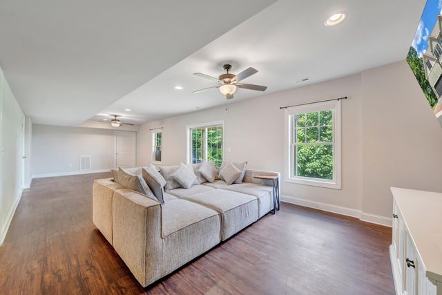 6880 Linn Cove CT, Roanoke, VA 24018