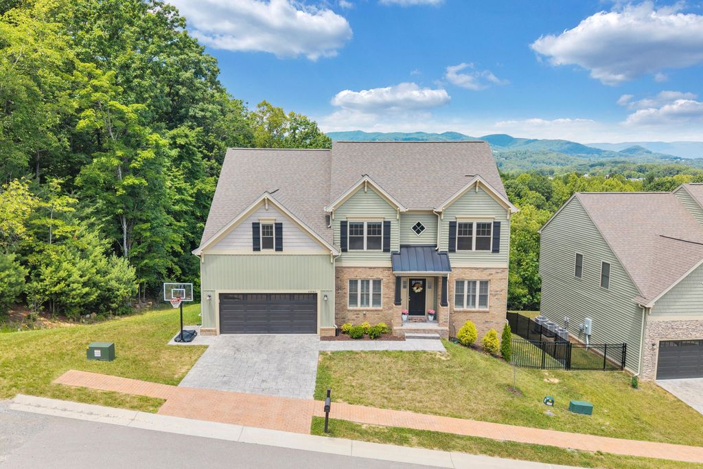 6880 Linn Cove CT, Roanoke, VA 24018
