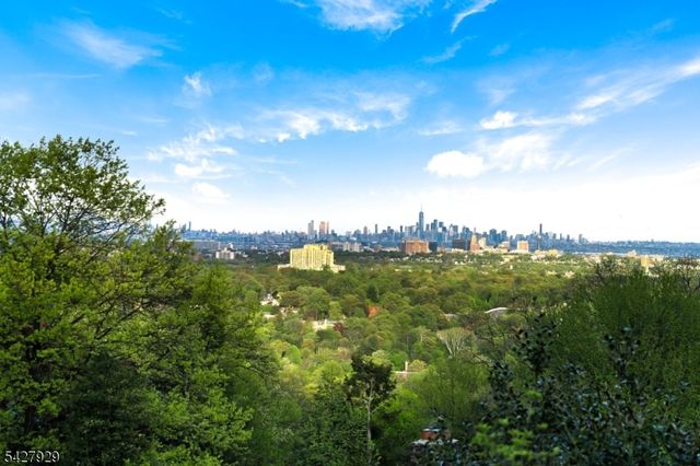 588 Longview Rd, South Orange Village Twp., NJ 07079