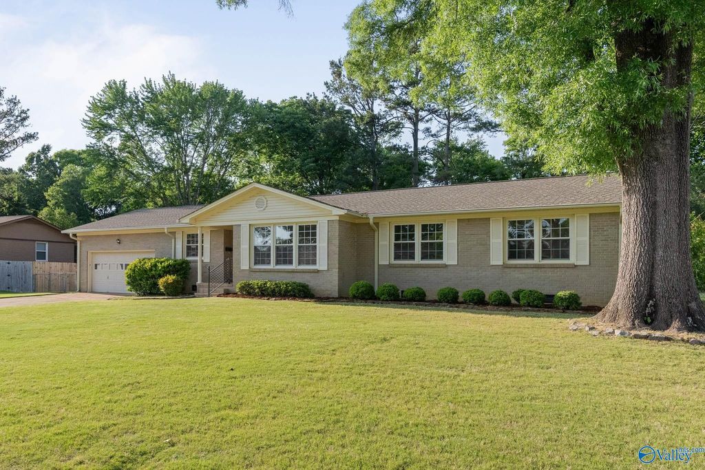 1219 Briar Hollow Trail SE, Huntsville, AL 35802