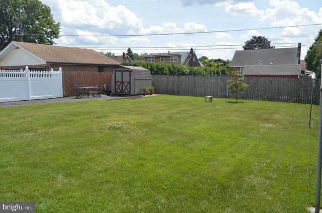 2120 PETERS RD, Reading, PA 19601