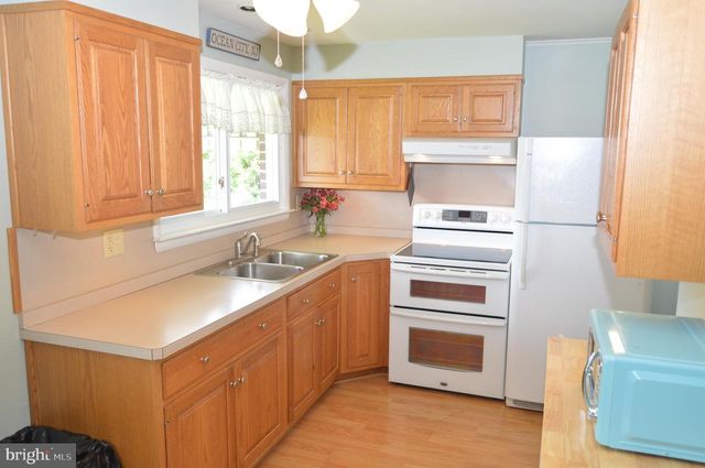 2120 PETERS RD, Reading, PA 19601