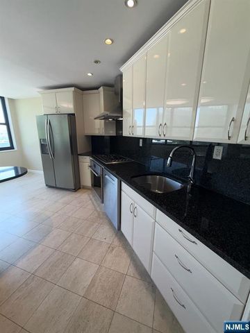 7004 Boulevard East 7C, Guttenberg, NJ 07093