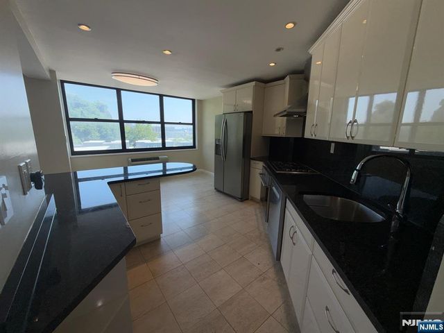 7004 Boulevard East 7C, Guttenberg, NJ 07093