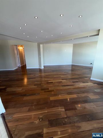 7004 Boulevard East 7C, Guttenberg, NJ 07093
