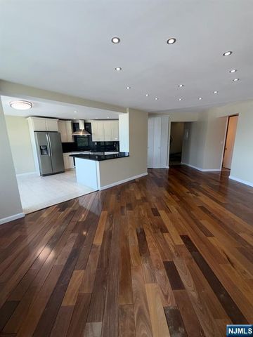 7004 Boulevard East 7C, Guttenberg, NJ 07093
