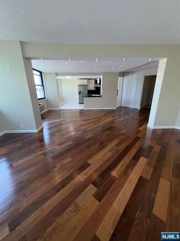 7004 Boulevard East 7C, Guttenberg, NJ 07093