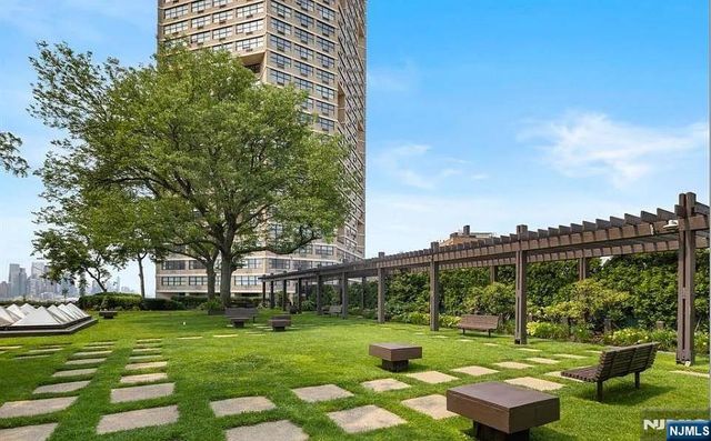 7004 Boulevard East 7C, Guttenberg, NJ 07093