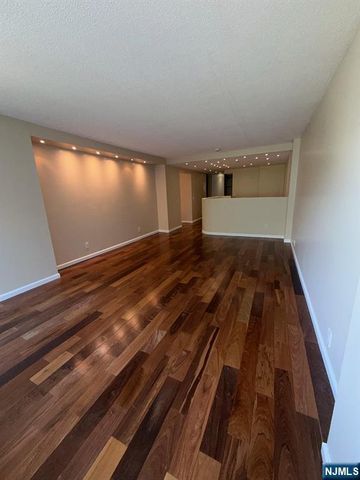 7004 Boulevard East 7C, Guttenberg, NJ 07093