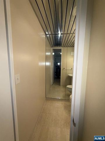 7004 Boulevard East 7C, Guttenberg, NJ 07093