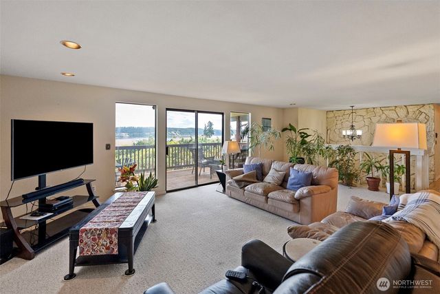 6802 Rainier Avenue, Gig Harbor, WA 98335
