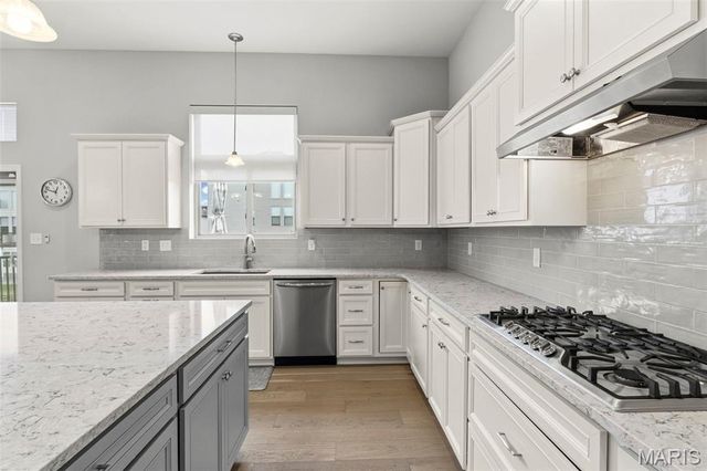 731 Bretton Trails Drive, Lake St Louis, MO 63367