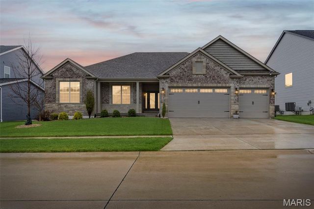 731 Bretton Trails Drive, Lake St Louis, MO 63367