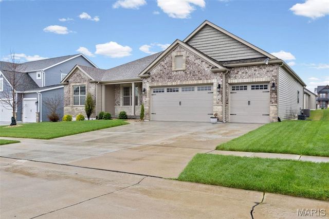 731 Bretton Trails Drive, Lake St Louis, MO 63367