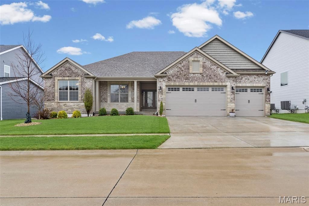 731 Bretton Trails Drive, Lake St Louis, MO 63367