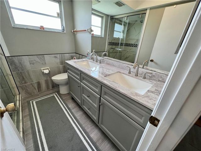 10 Regency CT, Lehigh Acres, FL 33936