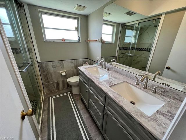 10 Regency CT, Lehigh Acres, FL 33936