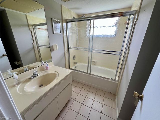 10 Regency CT, Lehigh Acres, FL 33936