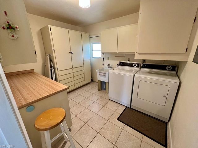 10 Regency CT, Lehigh Acres, FL 33936