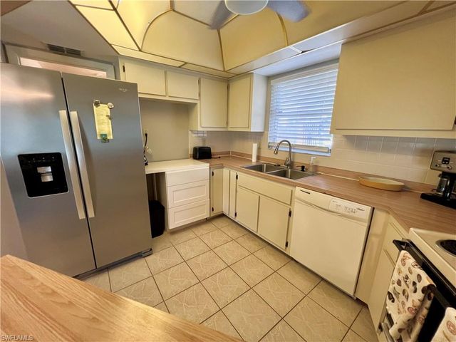 10 Regency CT, Lehigh Acres, FL 33936