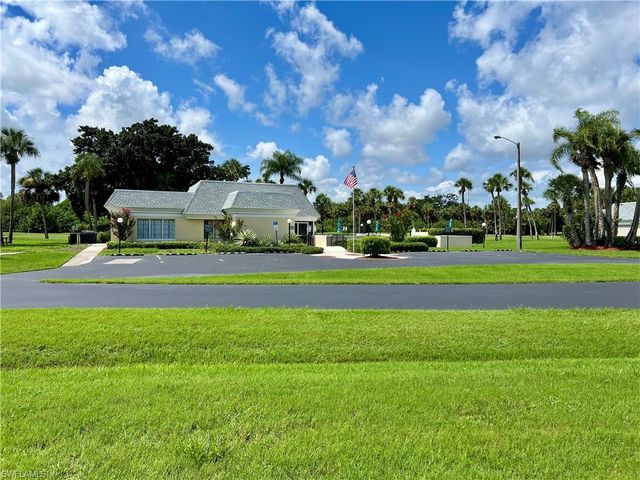 10 Regency CT, Lehigh Acres, FL 33936