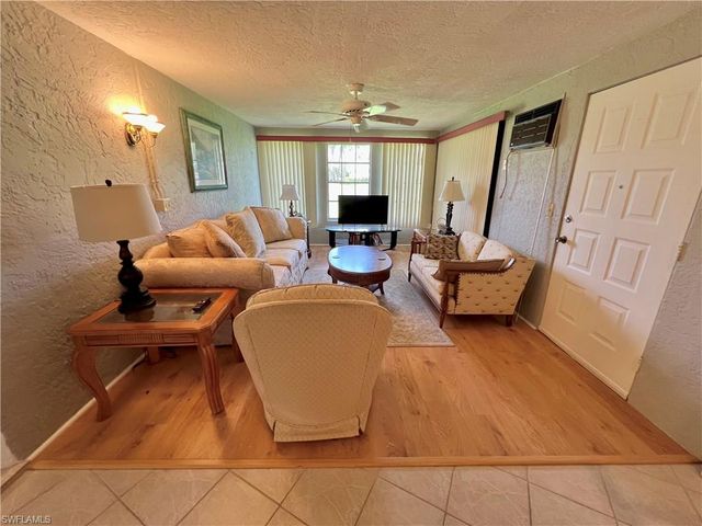 10 Regency CT, Lehigh Acres, FL 33936