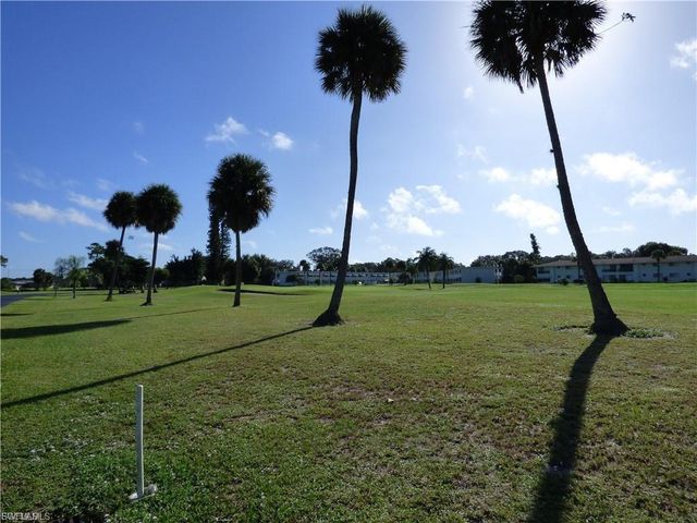 10 Regency CT, Lehigh Acres, FL 33936