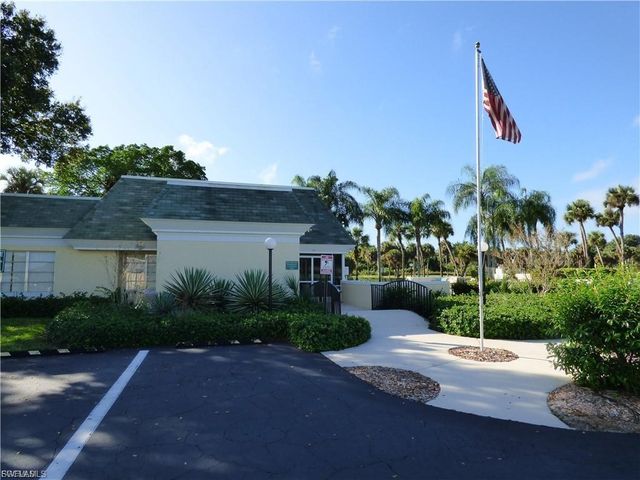 10 Regency CT, Lehigh Acres, FL 33936