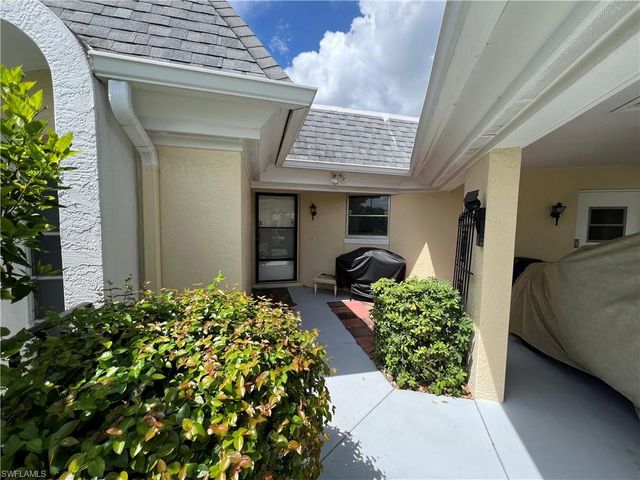 10 Regency CT, Lehigh Acres, FL 33936