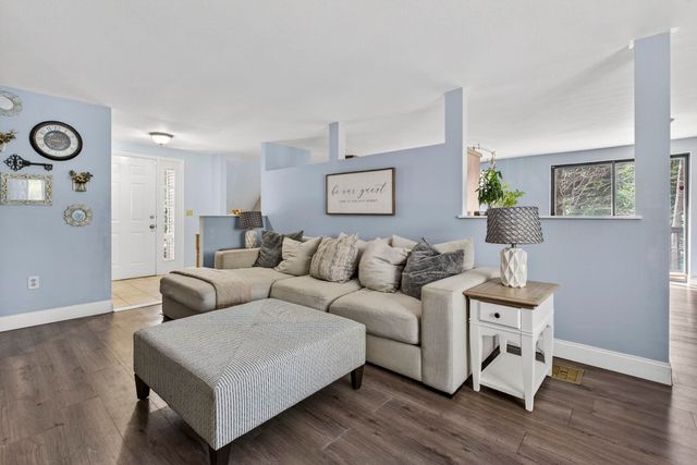 10 Owls Court, Merrimack, NH 03054