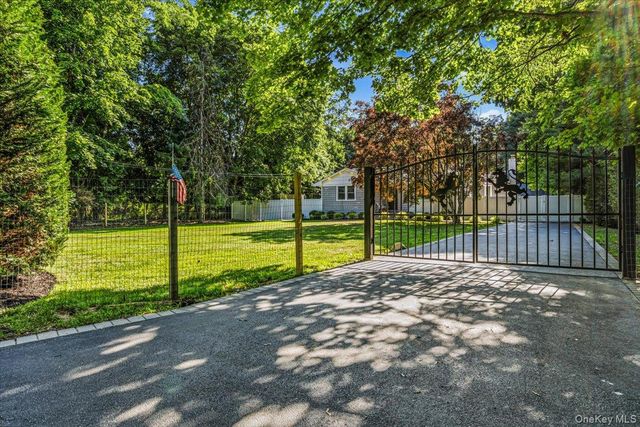 16 Old Stump Road, Brookhaven, NY 11719