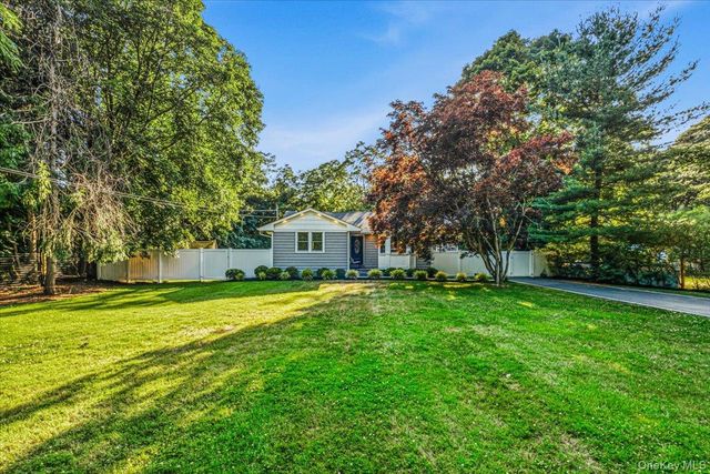 16 Old Stump Road, Brookhaven, NY 11719