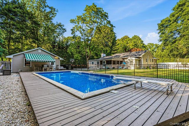 16 Old Stump Road, Brookhaven, NY 11719